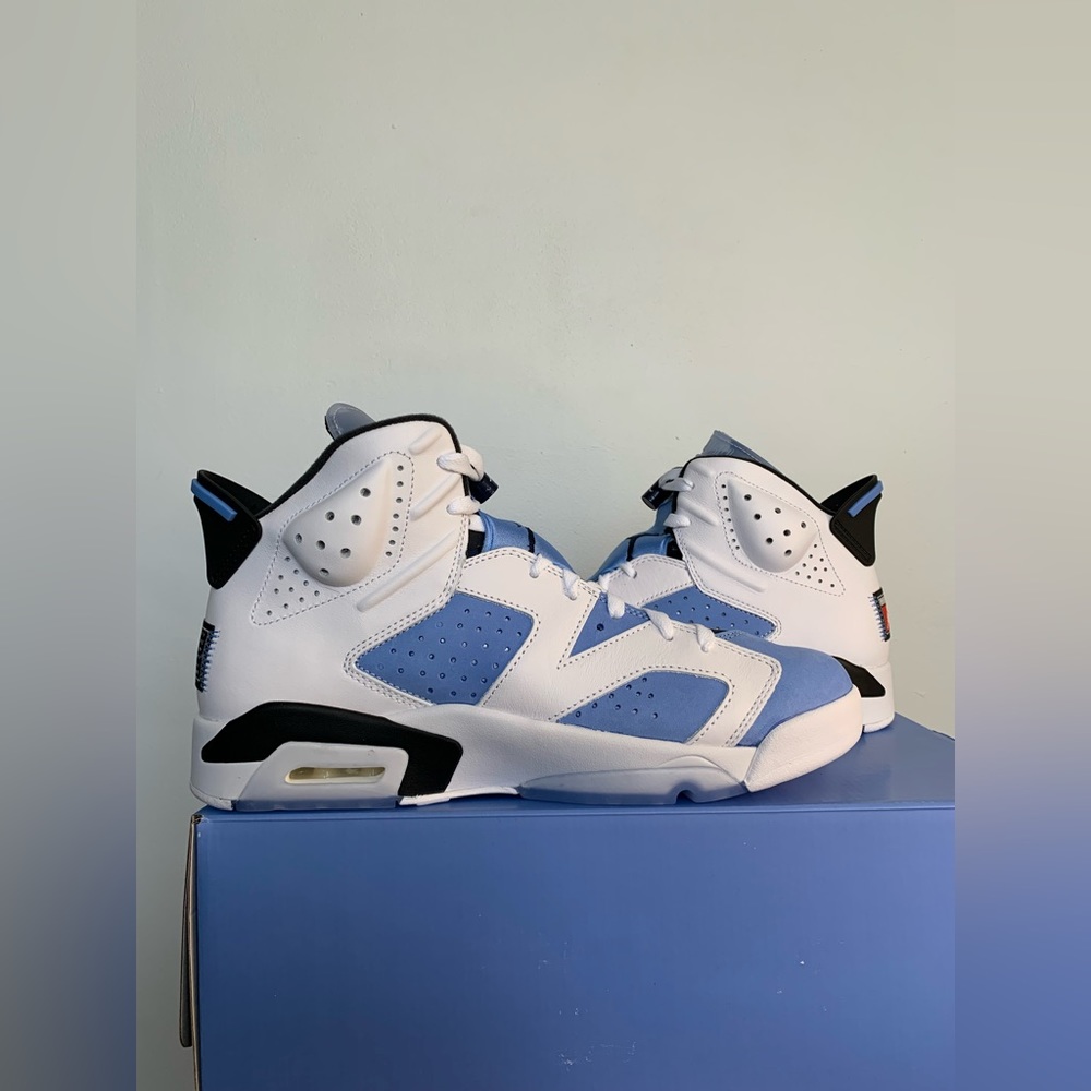 Air Jordan 6 "UNC Retro" - Picture 3 of 8